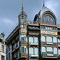 Het muziekinstrumentenmuseum of MIM Old England was oorspronkelijk een oud warenhuis, Brussel, België
