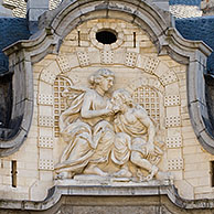 Het reliëf de Mammelokker, tegen het Belfort en de Lakenhalle aangebouwd te Gent, België
