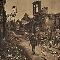 Belgische soldaat wandelt met hond tussen de ruînes van de gebombardeerde stad Nieuwpoort tijdens de Eerste Wereldoorlog in Vlaanderen, België