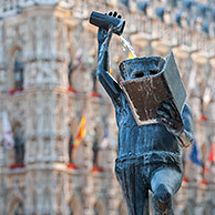 Standbeeld van Fonske / Fons Sapientiae op het Rector De Somerplein voor het stadhuis van Leuven, België
