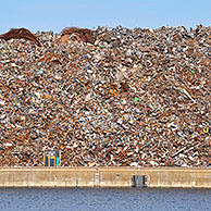 Schroothoop langs het Kanaal Gent-Terneuzen in de Gentse zeehaven, Gent, België
