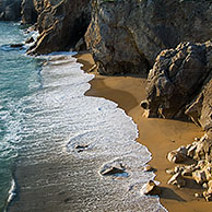 Strand en kliffen aan de Côte Sauvage, Quiberon, Bretagne, Frankrijk
<BR><BR>Zie ook www.arterra.be</P>