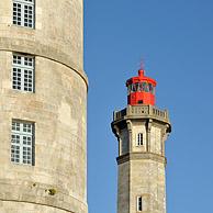 De oude Tour Vauban en de nieuwe vuurtoren Phare des Baleines op het eiland Ile de Ré, Charente-Maritime, Frankrijk
<BR><BR>Zie ook www.arterra.be</P>