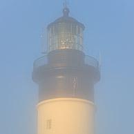 De vuurtoren phare de Chassiron bij Saint-Denis-d'Oléron bij zonsondergang op het eiland Ile d'Oléron, Charente-Maritime, Frankrijk
