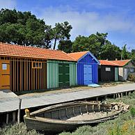 Kleurrijke schuurtjes van oesterkwekerij nabij Dolus / Saint-Pierre-d'Oléron op het eiland Ile d'Oléron, Charente-Maritime, Frankrijk
<BR><BR>Zie ook www.arterra.be</P>