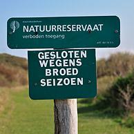 Verbodsbord van natuurreservaat in broedseizoen, Nederland
